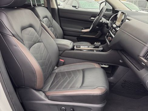 Used 2024 Nissan Pathfinder Platinum w/ Cargo Package image 13