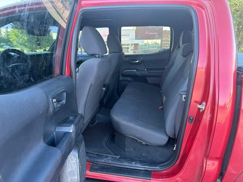 Used 2017 Toyota Tacoma SR5 AWD/4WD image 7