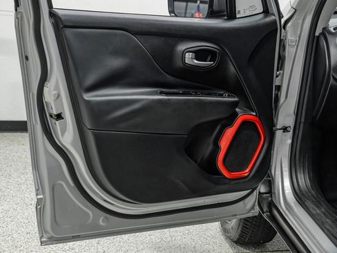 Used 2017 Jeep Renegade Trailhawk image 46