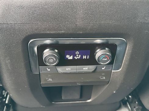 Certified 2025 Chevrolet Suburban Premier image 23