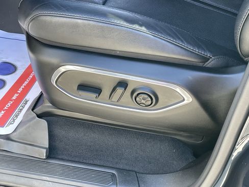 Used 2024 Jeep Wagoneer Series II w/ Flexible Seating Group image 28