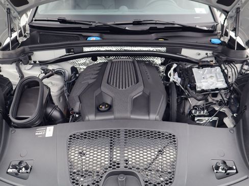 New 2026 Porsche Macan AWD/4WD image 25