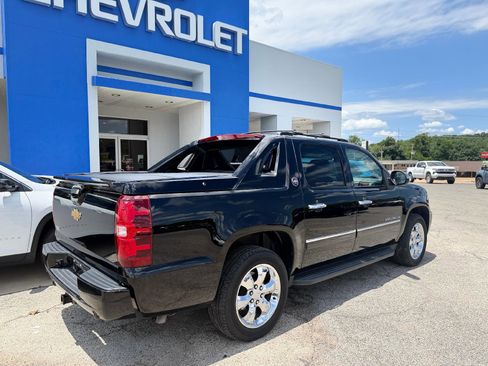 Used 2013 Chevrolet Avalanche LTZ AWD/4WD image 3