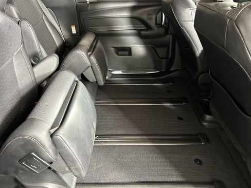 Used 2025 Toyota Sienna Limited image 26