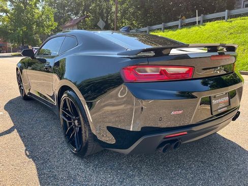 Used 2018 Chevrolet Camaro SS RWD image 32