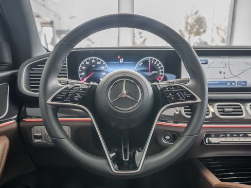 Used 2025 Mercedes-Benz GLE 450e 4MATIC image 9