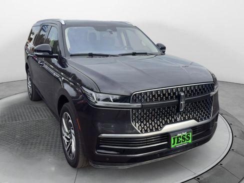 Used 2025 Lincoln Navigator L Reserve image 2