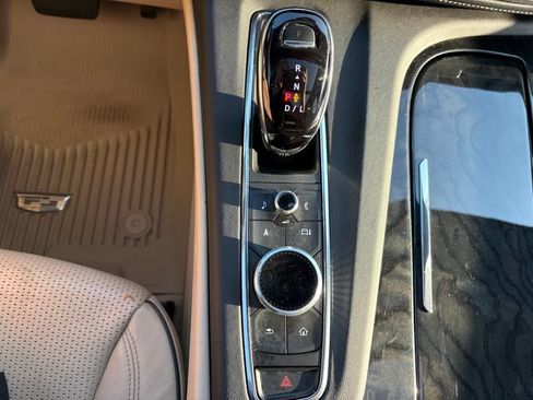 Used 2024 Cadillac Escalade Premium Luxury AWD/4WD image 23