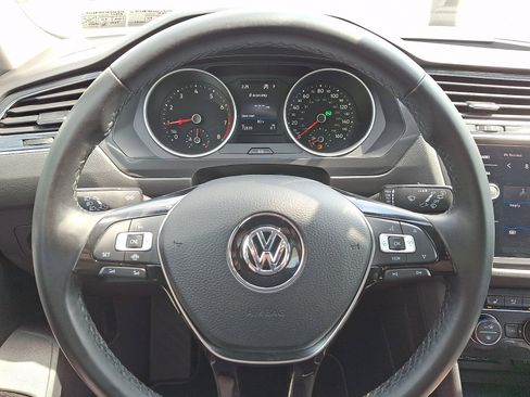 Used 2019 Volkswagen Tiguan SE image 18