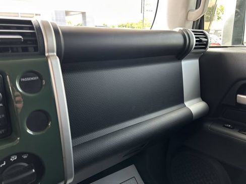 Used 2010 Toyota FJ Cruiser 4WD image 32