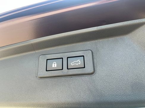 Used 2025 Subaru Outback Touring XT AWD/4WD image 10