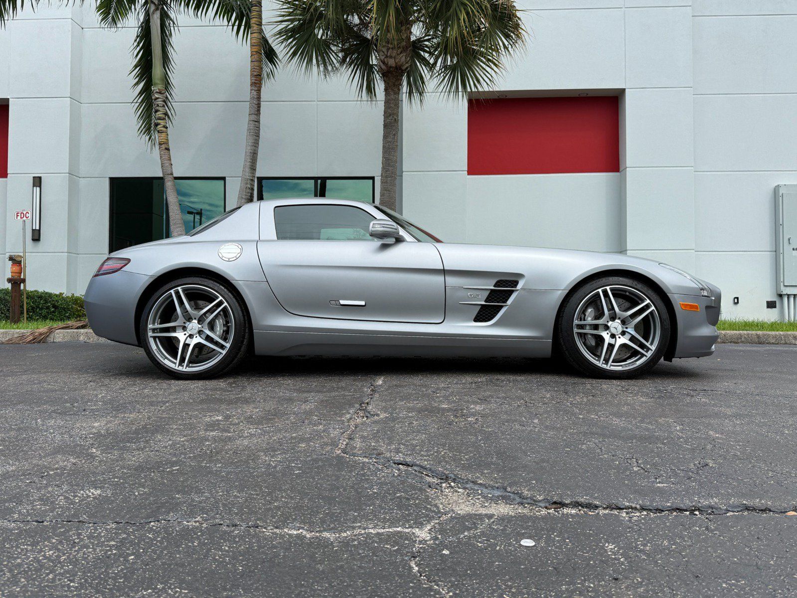 Used 2012 Mercedes-Benz SLS AMG Coupe image 2