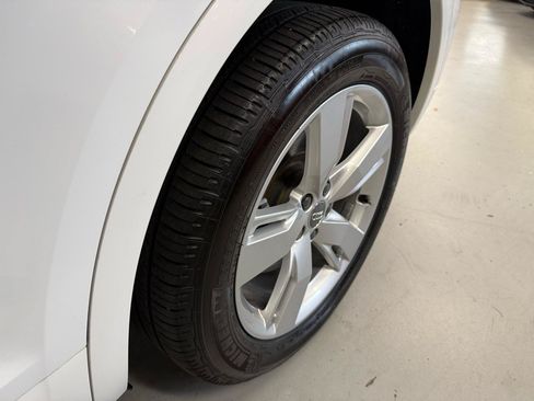 Used 2018 Audi Q5 2.0T Premium Plus w/ Premium Plus Package AWD/4WD image 12