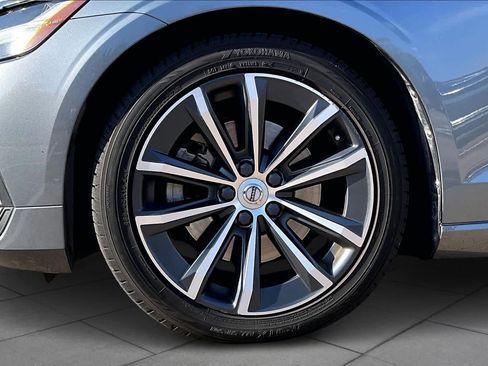 Used 2021 Volvo S60 T5 Momentum image 9