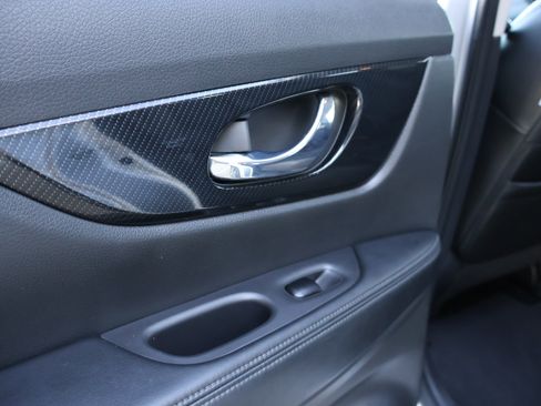 Used 2018 Nissan Rogue SL FWD image 22