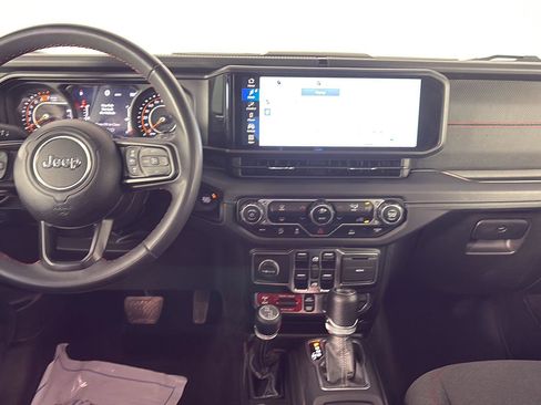 Used 2024 Jeep Wrangler Unlimited Rubicon AWD/4WD image 17