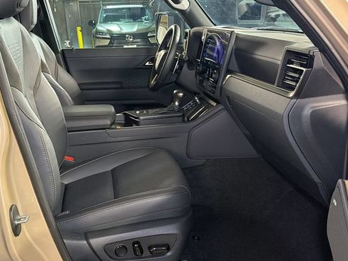 Used 2024 Lexus GX 550 AWD/4WD image 12