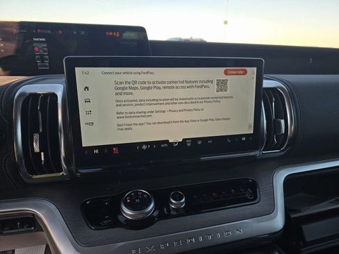 Used 2025 Ford Expedition Platinum image 6