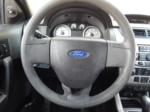 Used 2010 Ford Focus SE image 21