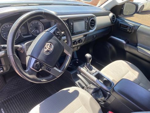 Used 2017 Toyota Tacoma SR5 RWD image 31