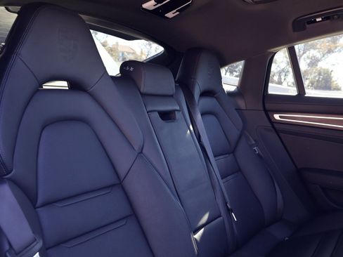 Certified 2022 Porsche Panamera Platinum Edition image 23