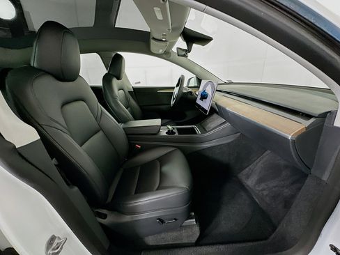 Used 2023 Tesla Model Y Long Range image 29