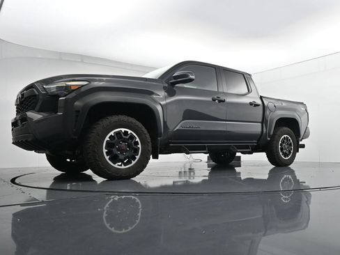 Used 2024 Toyota Tacoma TRD Off-Road w/ TRD Off Road Premium Package AWD/4WD image 20