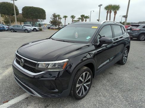Used 2022 Volkswagen Taos SE w/ Panoramic Sunroof Package image 14