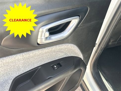 Used 2024 Jeep Compass Latitude image 16