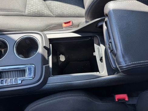 Used 2016 GMC Acadia SLE image 25