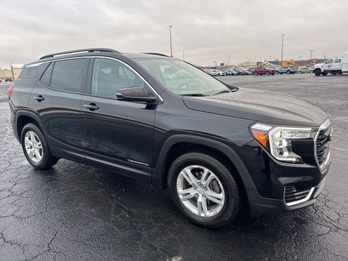 Used 2022 GMC Terrain SLE w/ Driver Convenience Package image 3