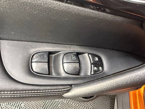 Used 2017 Nissan Rogue SV FWD image 12