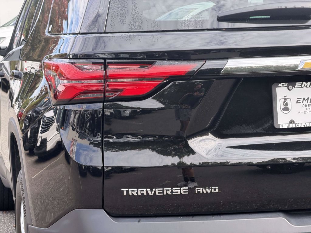 Used 2023 Chevrolet Traverse LS w/ Safety Package AWD/4WD image 11