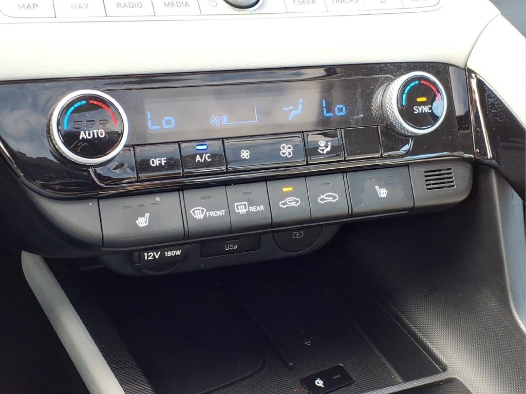 Used 2025 Hyundai Elantra Limited FWD image 27