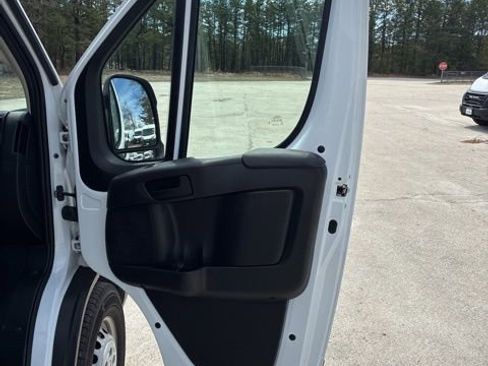 Used 2025 RAM ProMaster 2500 w/ Convenience Group image 15