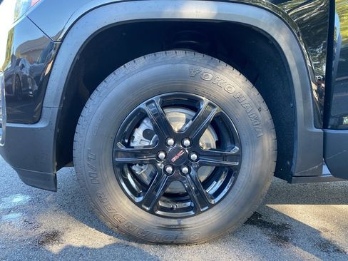 Used 2022 GMC Acadia AT4 w/ Technology Package image 31