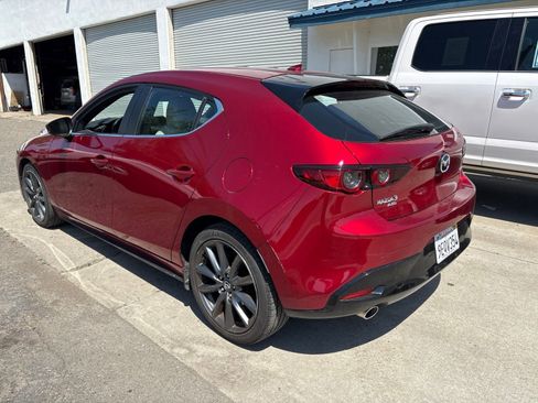 Used 2019 MAZDA MAZDA3 AWD Hatchback w/ Preferred Pkg image 3