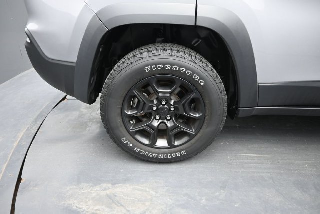 Used 2021 Jeep Cherokee Trailhawk w/ Trailer Tow Group AWD/4WD image 40