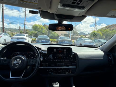 Used 2022 Nissan Pathfinder SL w/ SL Premium Package FWD image 10