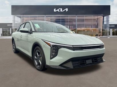 New 2025 Kia K4 LXS