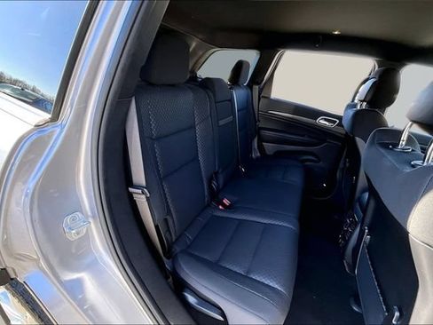 Used 2021 Jeep Grand Cherokee Laredo w/ Security & Convenience Group AWD/4WD image 25