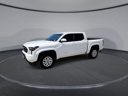 Certified 2025 Toyota Tacoma SR5 AWD/4WD image 4