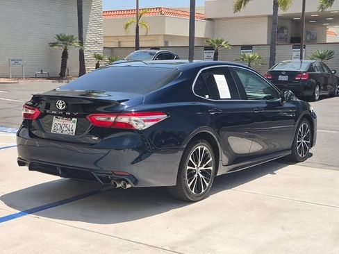 Used 2018 Toyota Camry SE FWD image 5