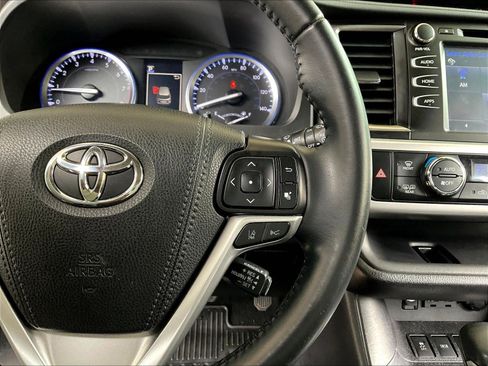 Used 2019 Toyota Highlander SE AWD/4WD image 12