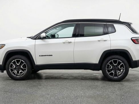Used 2025 Jeep Compass Trailhawk image 5