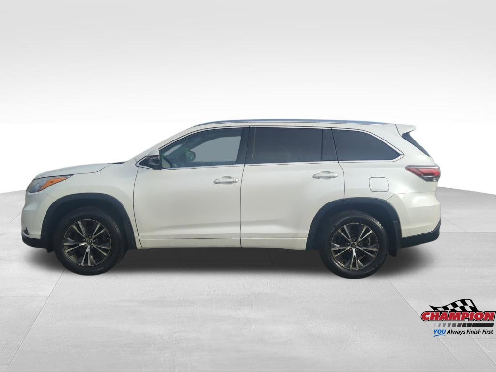 Used 2016 Toyota Highlander XLE AWD/4WD image 2