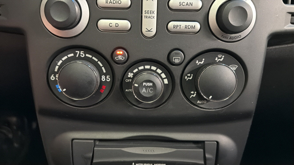 Used 2010 Mitsubishi Endeavor SE AWD/4WD image 26