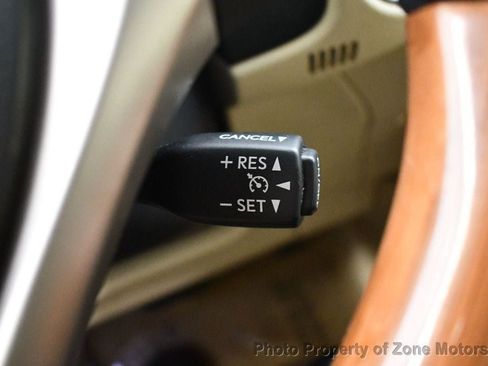 Used 2013 Lexus ES 300h image 39