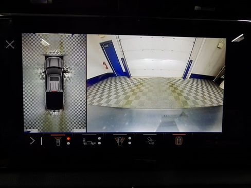 Used 2025 GMC Sierra 1500 AT4 w/ Technology Package image 14