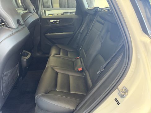 Used 2019 Volvo XC60 T5 Momentum w/ Multimedia Package image 25